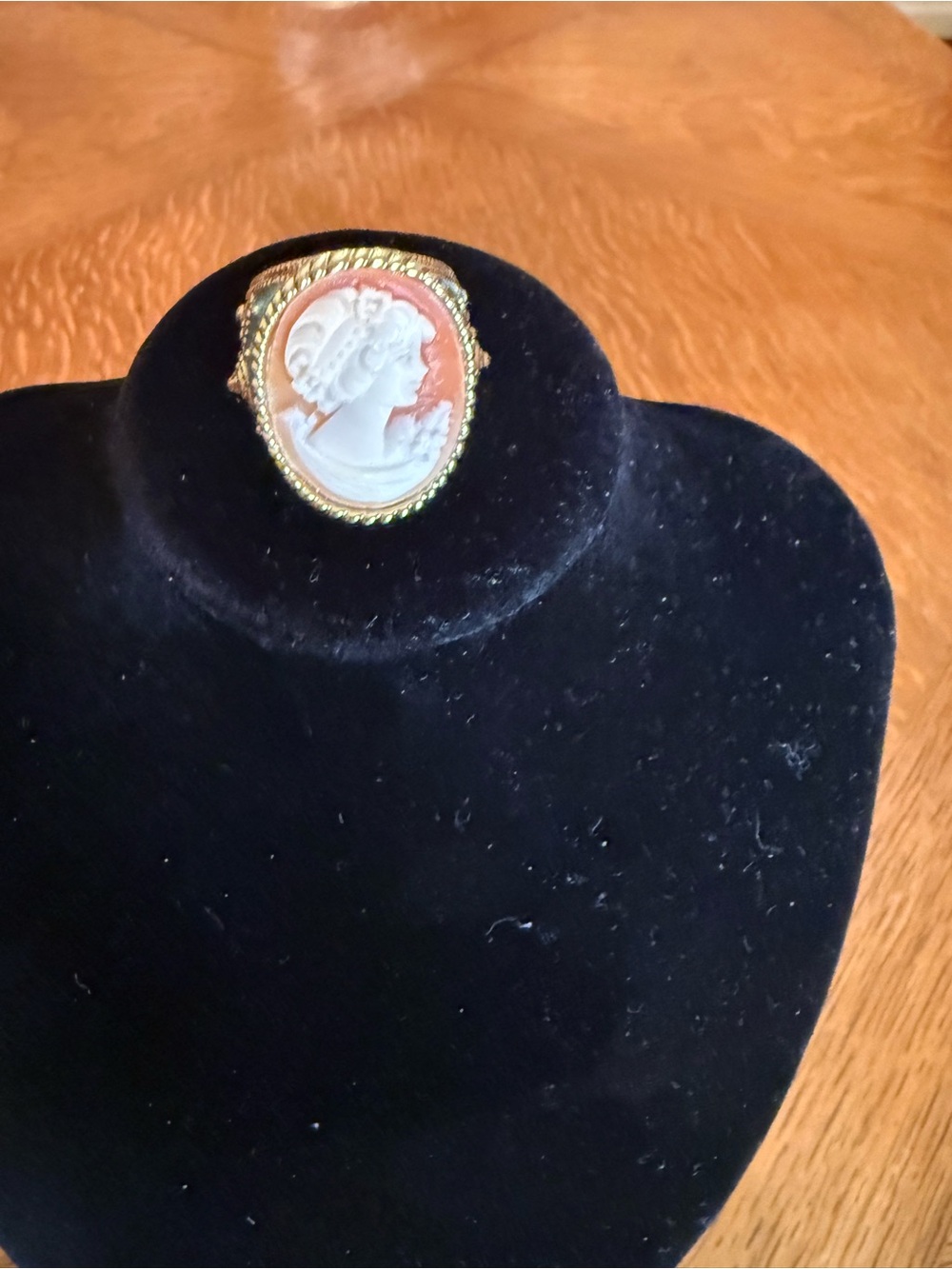 Amedeo NYC Gold Cameo Ring with Coral and White Profile